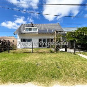 En Venta Casa De 4 Dormitorios Con Apto Anexo, Colonia