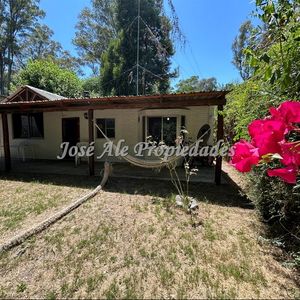 En Venta Pintoresca Casa De 3 Dormitorios En El Baleanrio El Ensueño, A 150mts De La Playa, Colonia