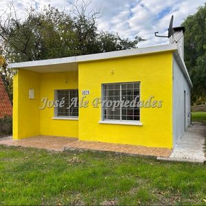 En Venta Casa De 3 Dormitorios Frente A La Ude Colonia