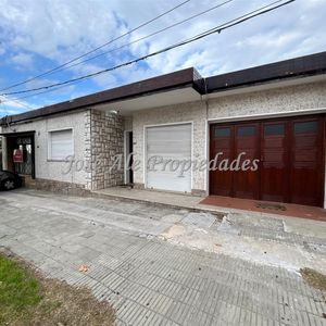 En Venta Casa De 2 Dormitorios Con Apto Independiente