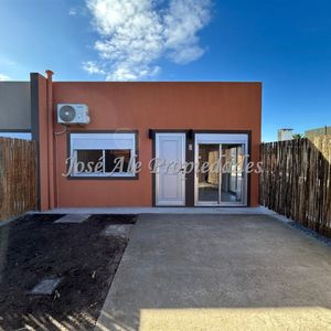 En Venta Propiedad De 2 Dormitorios Con Renta, Colonia