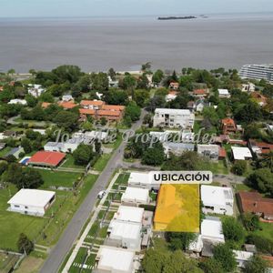 En Venta Propiedad Ubicada A 2 Cuadras De La Rambla Costanera Y Playas De Colonia.