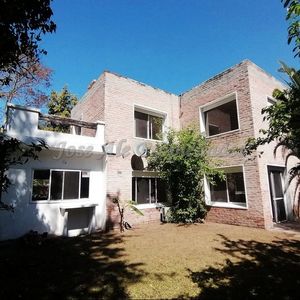 En Venta Espectacular Propiead A Solo Metros De La Rambla Costanera Y Playas De Colonia.
