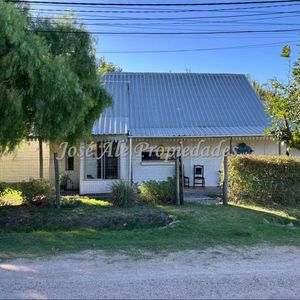 En Venta Casa De 3 Dormitorios Con Apto O Galpon Independiente En El Real De San Carlos, Colonia