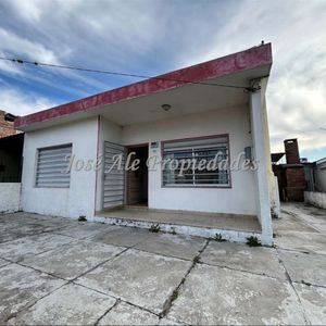 En Venta Amplio Padron Con Una Propiedad Al Frente Y Un Departamento Atras, Proxima A Colonia Shopping, Colonia