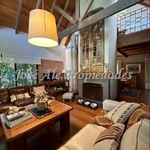 En Venta Sorpendente Propiedad De 4 Dormitorios, Ubicada A 1 Cuadra De La Rambla Costanera Y Playas De Colonia.