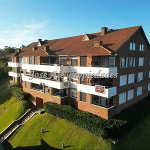 Proximamente En Alquiler:  Nuevo Precio! Magnifico Departamento Ubicado En Rambla Costanera De Colonia Del Sacramento.