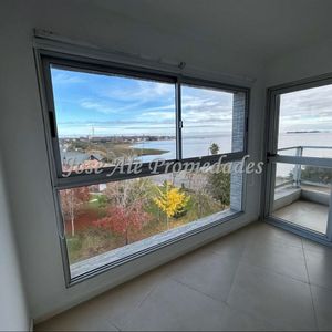 En Alquiler Apartamento Sobre La Rambla De Colonia Con Frente Al Rio De La Plata, De 1 Dormitorio