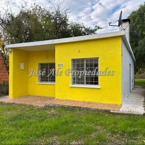 En Alquiler Casa De 3 Dormitorios Ubicada En El Real De San Carlos, Frente A Ude Y A Pasos De La Plaza De Toros Colonia.