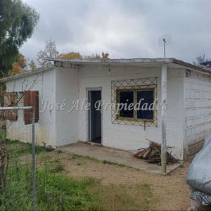 En Venta Casa De 2 Dormitorios Ubicada A 450m De Los Accesos De La Ciudad De Rosario, Colonia.