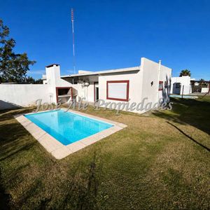 En Venta Apartamento De 2 Dormitorios, En El Real De San Carlos A Corta Distancia De La Plaza De Toros, Colona.