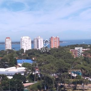 Alquilo Moderno Apartamento, Excelente Ubicación En Torre Con Servicios. En Exclusividad!!!!
