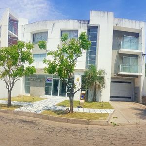 Departamento En Venta En La Av. Suarez Arana