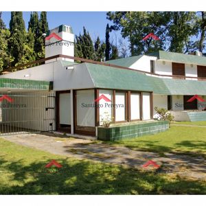 Vendo Casa 5 Dormitorios Con Piscina, Primeras Paradas Playa Mansa A 300 M Del Mar, Punta Del Este.