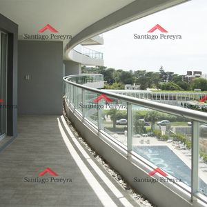 Venta Apartamento De 3 Dormitorios En Playa Brava, Punta Del Este En Edificio De Categoria