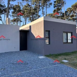 Casa 2 Dormitorios En Venta En Parque Burnett
