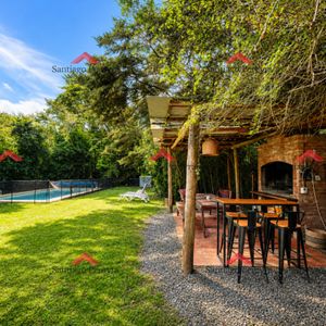Casa De 3 Dormitorios + Dependencia, Con Piscina Climatizada Y Parrillero, A 400 Metros Del Mar. Rincón Del Indio, Punta Del Este