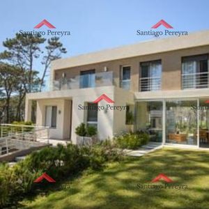 Excelente Propiedad En Barrio Privado - Cinco Dormitorios A Metros Del Mar