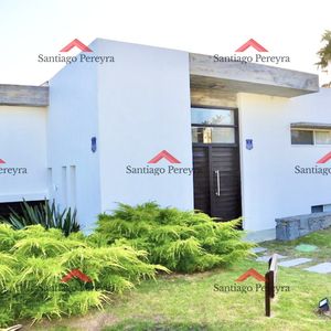 Casa En Punta Piedras, 5 Dormitorios *