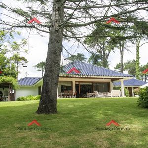 Espectacular Casa En Ubicacion Privilegiada Al Lado Del Club Del Golf