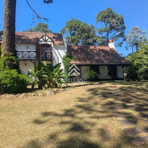 Venta Casa 5 Dormitorios Playa Mansa Con Piscina