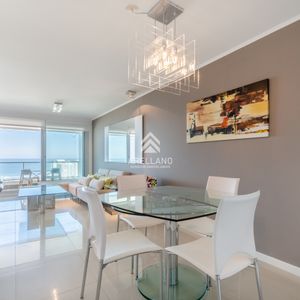 Apartamento De 2 Dormitorios En Playa Brava Con Vista Al Mar - Venta