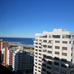 Apartamento En Venta De 3 Dormitorios En Punta Del Este