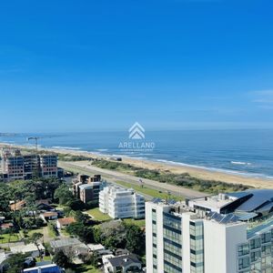 Venta Apartamento Con Vista Al Mar De 3 Dormitorios Y Dependencia + Parrillero En Playa Brava, Punta Del Este