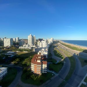 Apartamento 3 Dormitorios En Alquiler Temporal Playa Brava, Punta Del Este