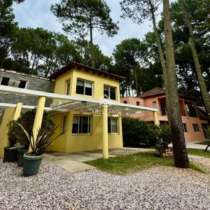 Venta Casa En Solanas, Barrio Privado, 3 Dormitorios, 2 Baños
