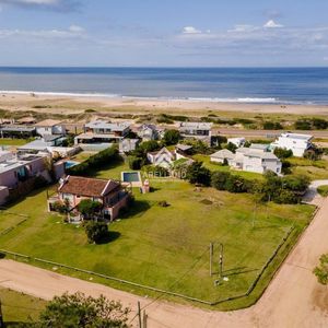 Amplia Casa De 4 Dormitorios En Montoya, La Barra Vista Al Mar