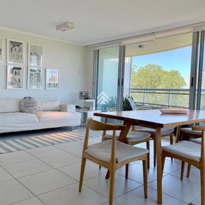 Excelente Apartamento De 2 Dormitorios En Ocean Drive, Punta Del Este