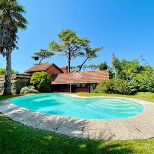 Excelente Casa De 4 Dormitorios En Playa Mansa - Punta Del Este