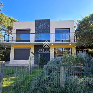 Casa Venta 2 Dormitorios 3 Baños, Piscina Climatizada En Punta Colorada - Barlovento