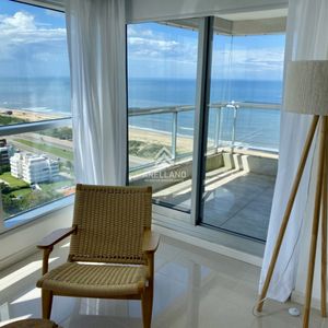 Venta Apartamento Piso Alto De 2 Dormitorios Más Servicio En Playa Brava