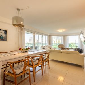 3 Dormitorios Y Dependencia, Playa Mansa, Punta Del Este