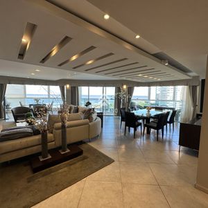 Venta Apartamento 3 Dormitorios Y Dependencia