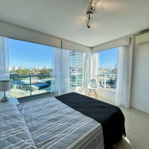 Alquiler Anual Apartamento Punta Del Este, 2 Dormitorios, 2 Baños, Garaje