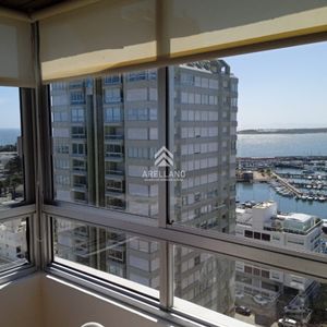 Apartamento En Peninsula, 3 Dormitorios
