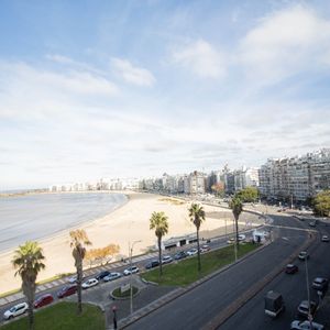 Oportunidad Sobre Rambla 2 Dormitorios, Servicio Y Garaje!!
