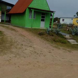 Venta Complejo: 2 Cabañas Y Casa Al Fondo En Punta Del Diablo