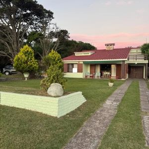 Venta Casa 5 Dormitorios Frente Al Mar En Costa Azul