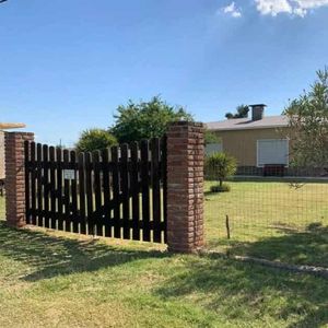 Venta Casa 3 Dormitorios En La Montañesa