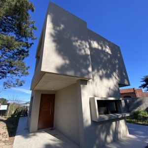 Venta Casa A Estrenar En Pinares - Punta Del Este