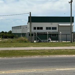 Venta Gran Local - Galpón En Zona San Carlos