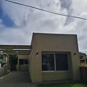 Venta Casa 2 Dormitorios En Punta Fria