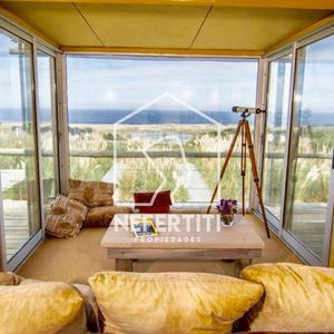 Venta Casa En Punta Piedras, 5 Suites, Piscina, Hermosa Vista.