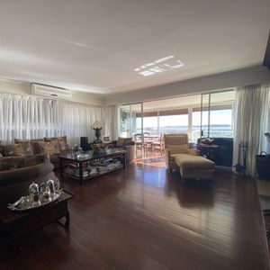 Venta Apartamento 4 Dormitorios Frente Al Puerto
