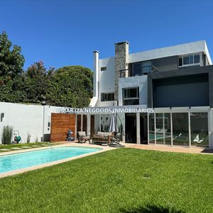 Venta Casa 4 Dormitorios Punta Gorda, Fondo Piscina Barbaco