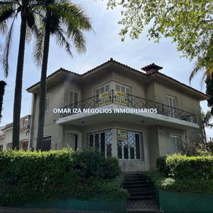 Venta De Excelente Casa En Padron Unico, Malvin, 4 Dormitorios, Patio